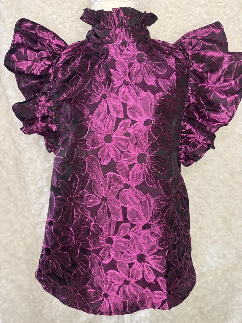 Entro Floral Jacquard Ruffle Sleeve Top in Magenta - Gorgeous top size SM women